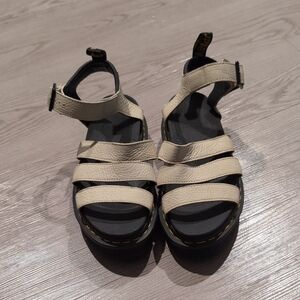 Excellent Condition Dr. Martens Blaire Women's Pisa Leather Strap Sandals Size 8